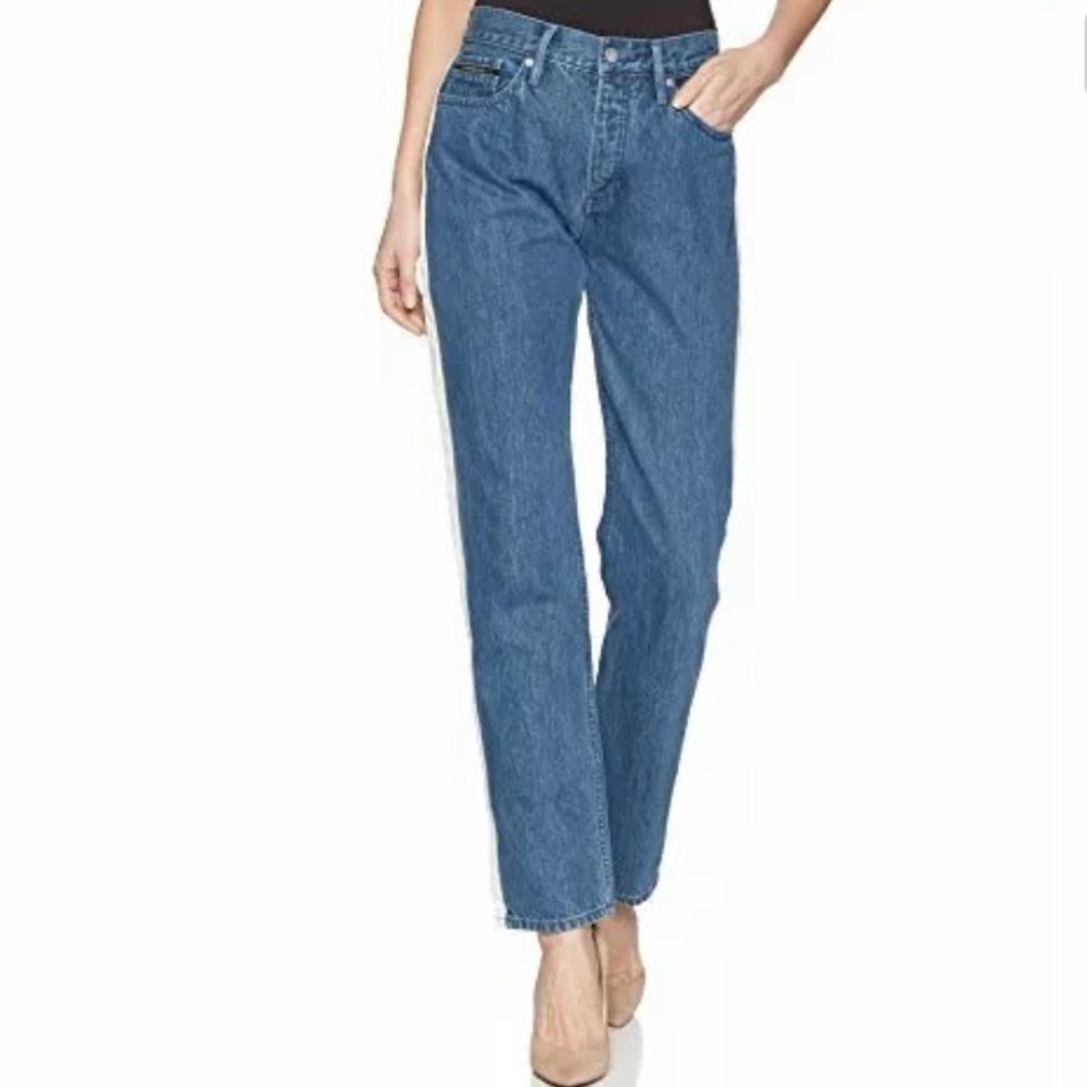 Calvin Klein Straight Leg Jeans. Relaxed fit, medium Wash, fitted waist Size 5.